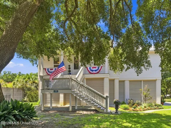 125 Terrace Ave, Pass Christian, MS 39571