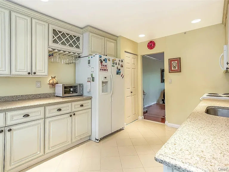 6 Manors Dr — Photo 7