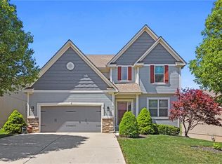 612 Avondale Ln, Raymore, MO 64083