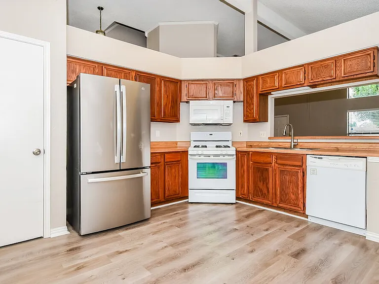1411 Sandalwood Dr — Photo 9