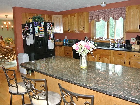 3rd image of 45 Crestwood Ln