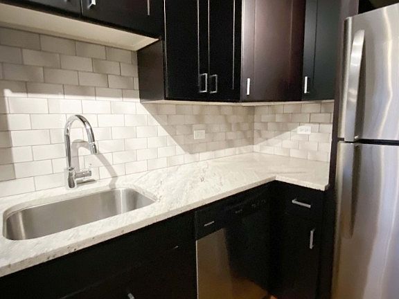 4th image of 2207 W Eastwood Ave #3N