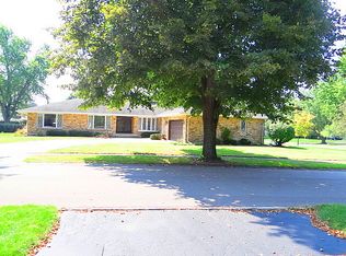 14 Fernilee Ct, Sugar Grove, IL 60554