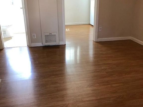 3rd image of 14521 Margate St APT 4