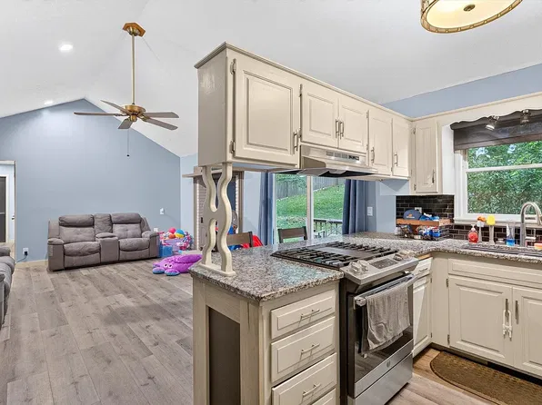 1200 E Summerhill St, Ozark, MO 65721