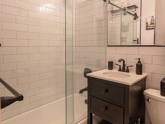 4th image of 110 W 71st St APT 2A