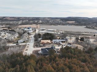 5409 Lansdowne Cir, Manhattan, KS 66503