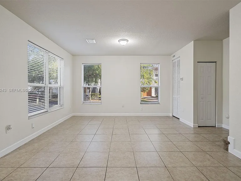 9243 SW 170th Ave — Photo 6