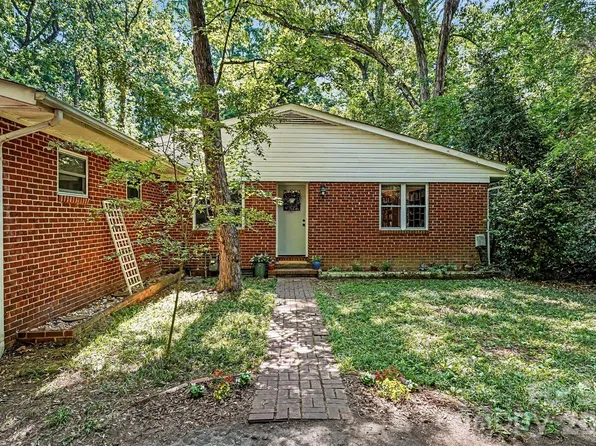 812 Saint Michaels Ln, Gastonia, NC 28052