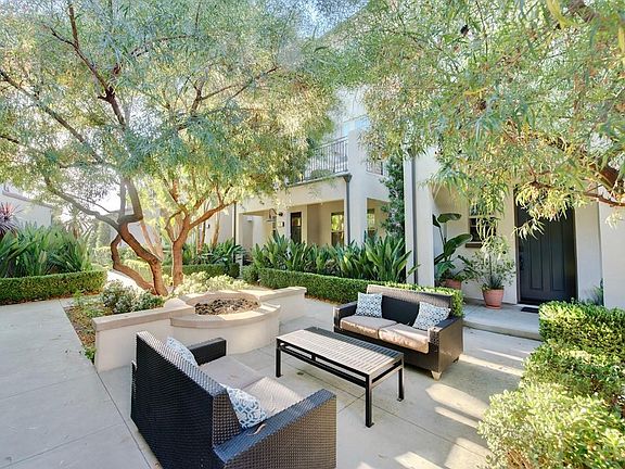 Courtyard Community Seating