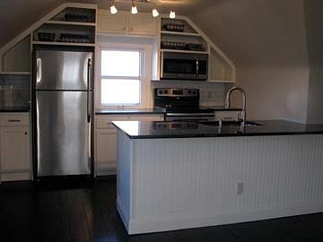 3rd image of 1311 Hathaway Ave Floor 3