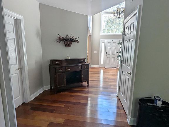 5th image of 2221 Creek View Ct