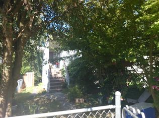 9049 Palatine Ave N, Seattle, WA 98103