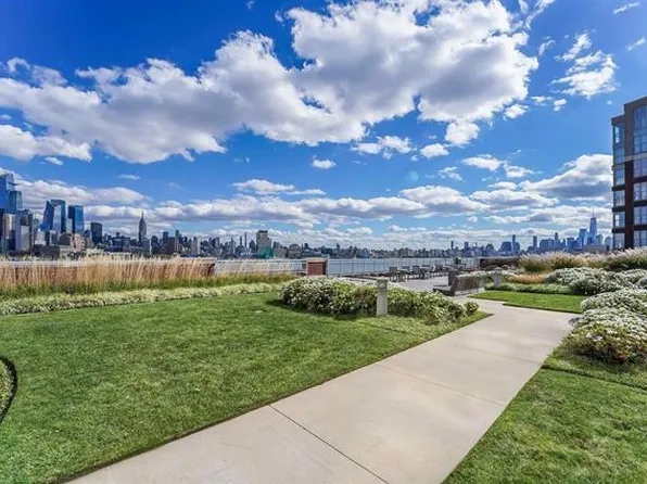 1025 Maxwell Lane image 27 of 33