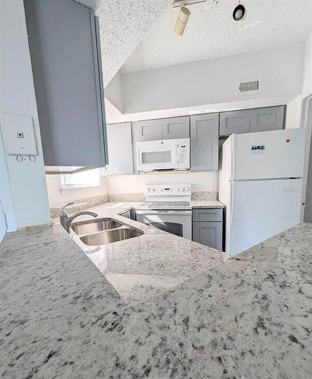 2 bed, 2.0 bath, 864 sqft, $1,500 — Photo 3