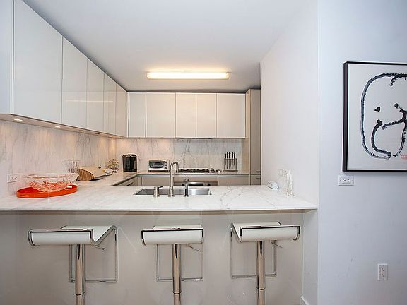 5th image of 322 W 57th St APT 21M1