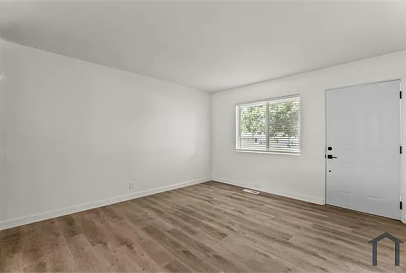 10518 Spring Garden Dr — Photo 5