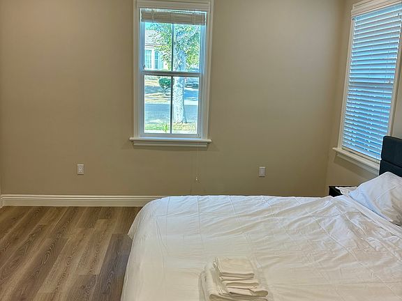 5th image of 2028 S Chapel Ave Unit B