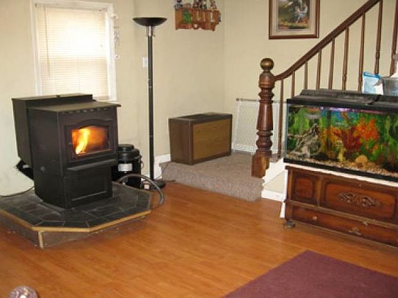 3rd image of 49 E Main St