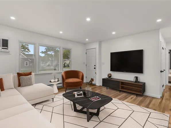 104 E Gates Avenue, Lindenhurst, NY 11757