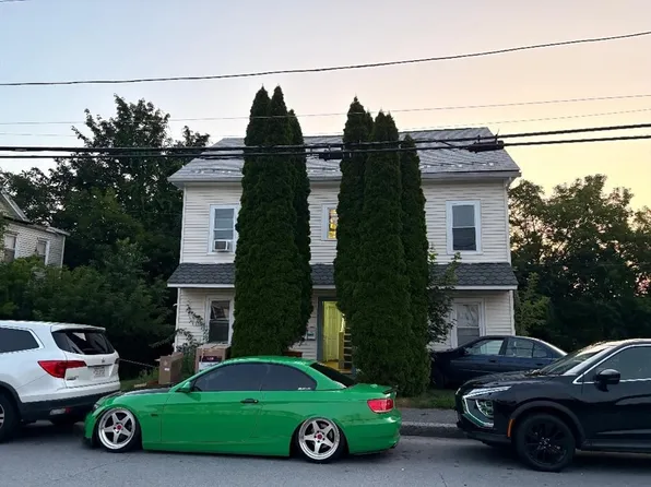 52 Whitcomb St, Webster, MA 01570