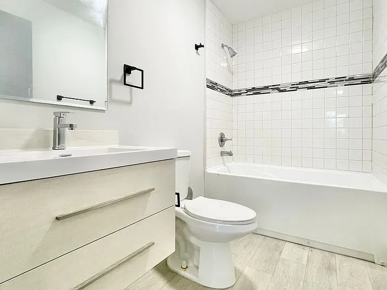 339 NE 172nd St — Photo 7