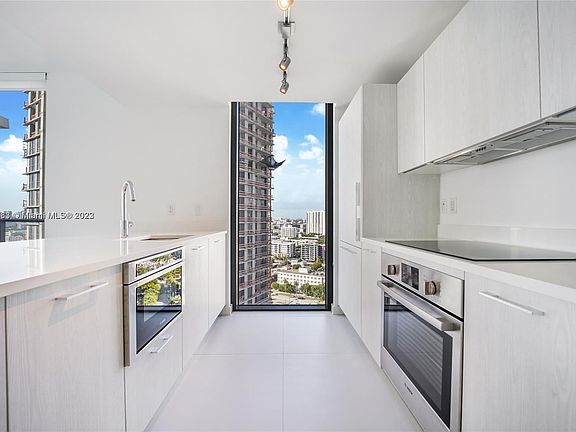 3rd image of 501 NE 31st St #2408