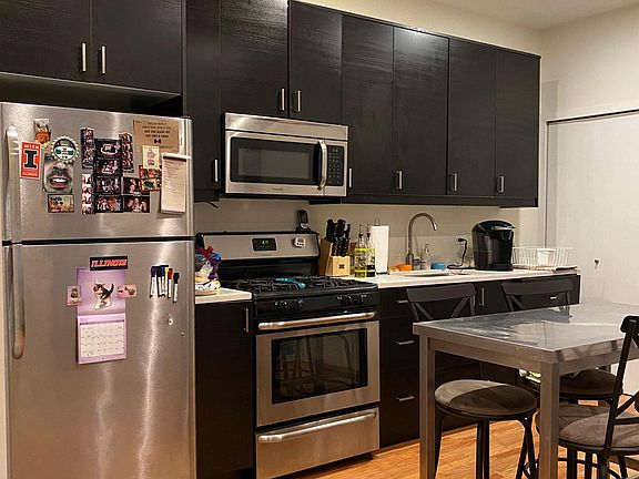 2nd image of 1045 N Marshfield Ave #1M