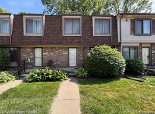 16974 Kingsbrooke Dr, Clinton Township, MI 48038