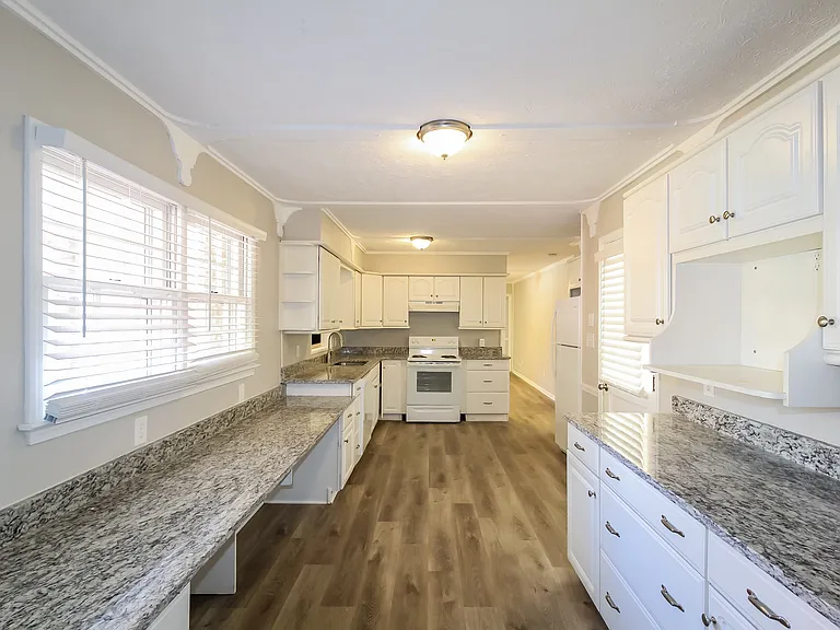 1634 Rhonda Ln — Photo 4