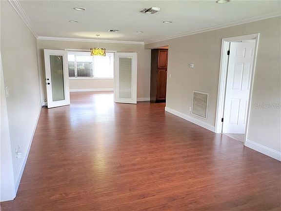 5th image of 3112 Clemwood St
