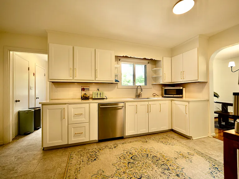 244 Green St — Photo 9