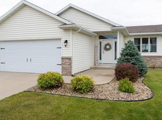 5848 Kingsbury Dr NW, Rochester, MN 55901