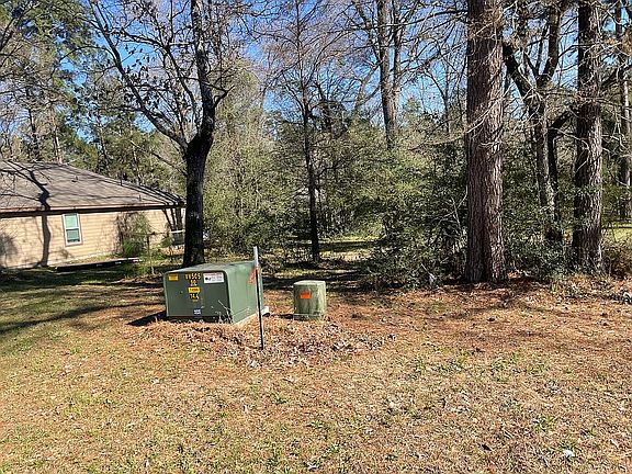 4th image of 84 Hillsborough Dr