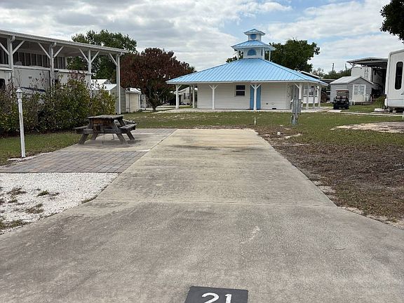 2nd image of 17 Windward Dr