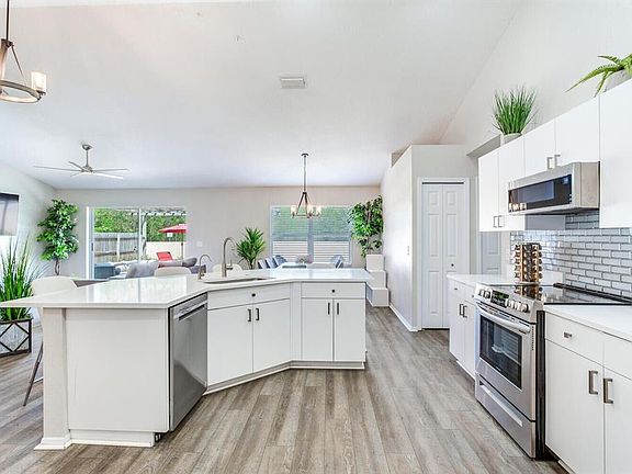 2nd image of 1126 VINETREE DRIVE