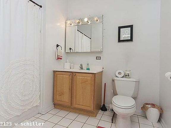 4th image of 2123 W Schiller St #124