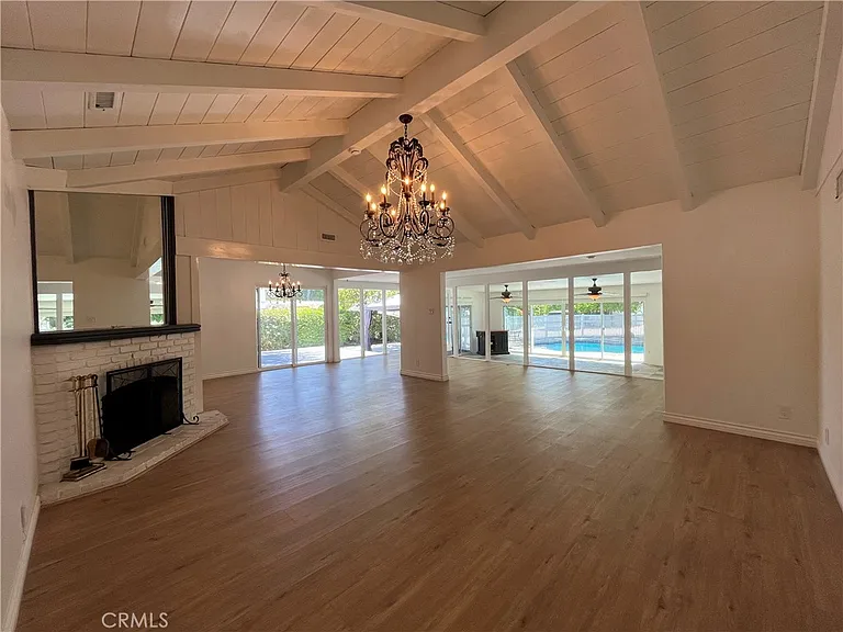 5710 Jumilla Ave — Photo 7