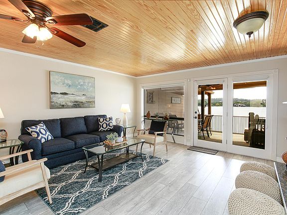 2nd image of 109 Island Dr #B