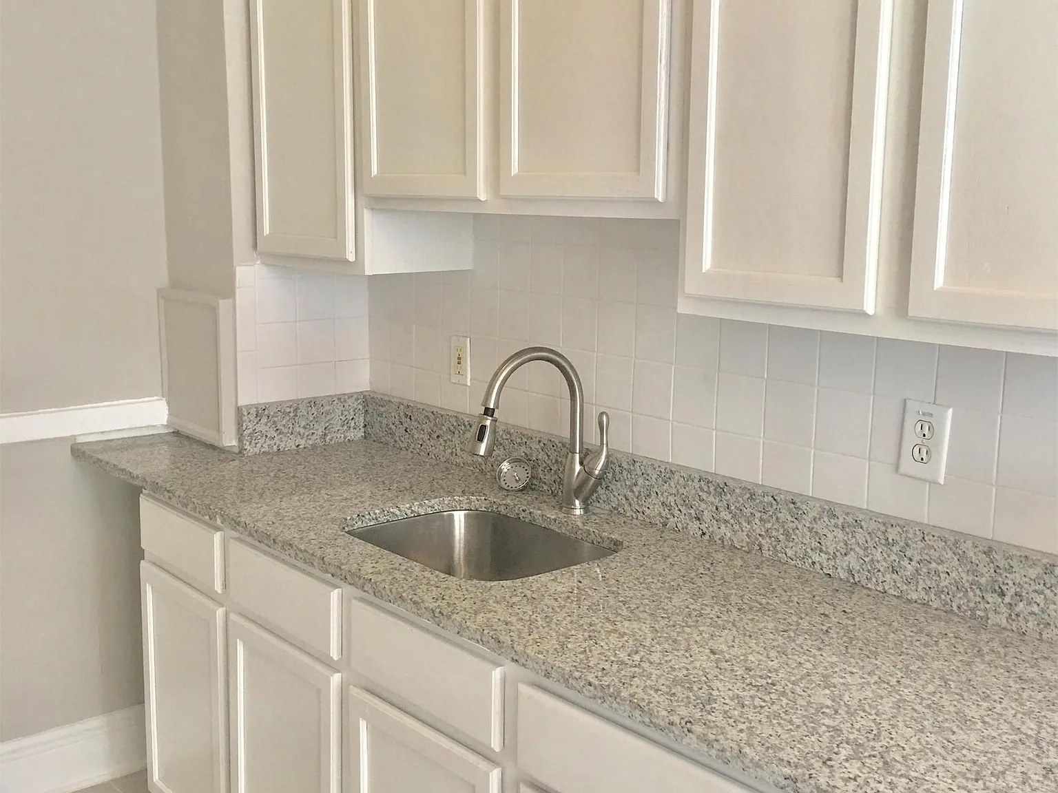 993 N Highland Ave NE — Photo 4