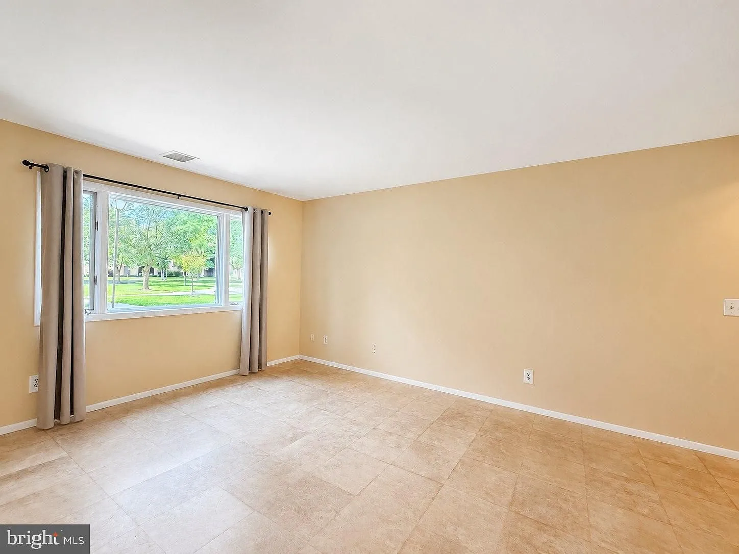 2 bed, 964 sqft, $2,300 — Photo 3