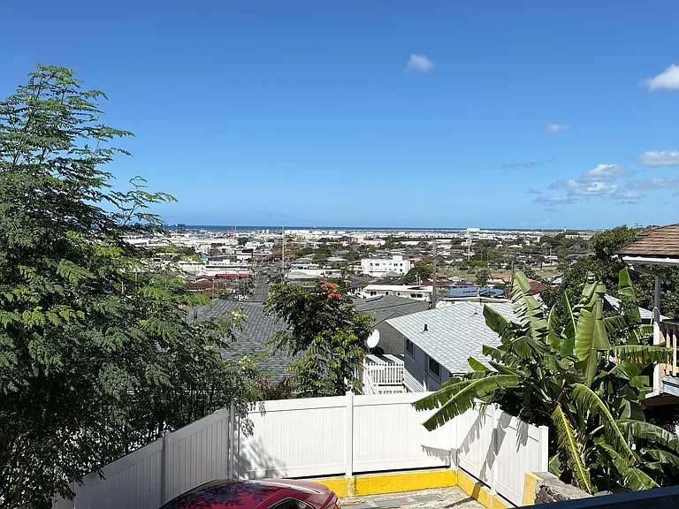 2036 Aupuni St — Photo 10