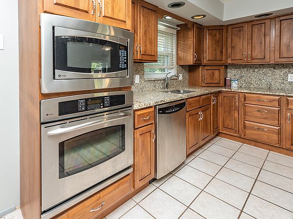 4th image of 59 Oaklawn Dr