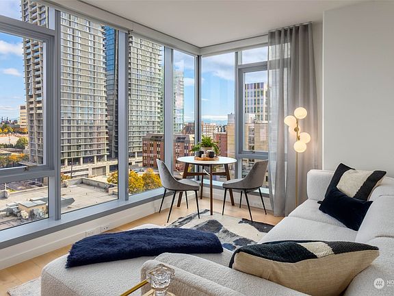 4th image of 800 Columbia Street #1201