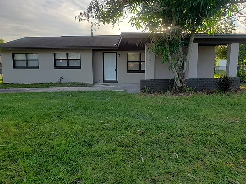 940 Lockhart St Photo 1