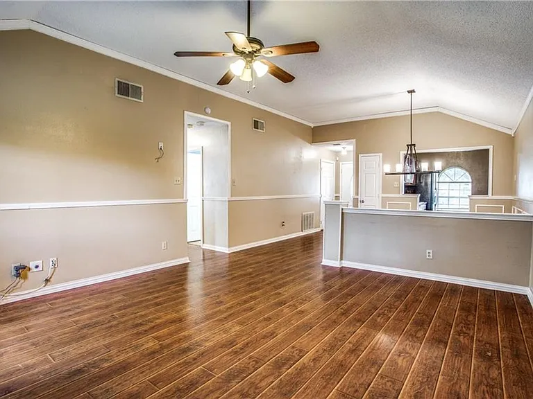 6817 Haltom Rd — Photo 5
