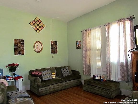 3rd image of 1611 W Mayfield Blvd