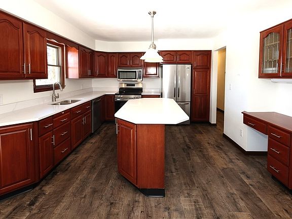 5th image of 428 Gaston Rd