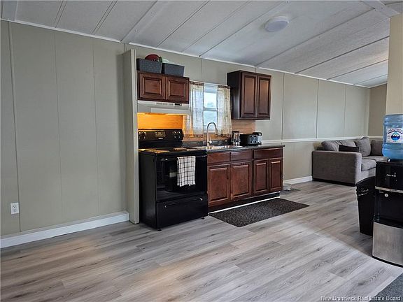 4th image of 59 Tamarack Dr