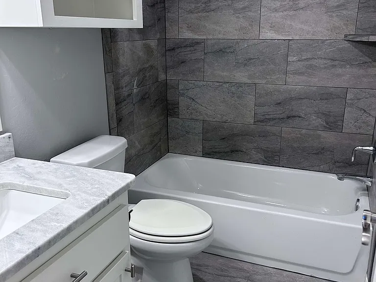 8913 SW 42nd St — Photo 3